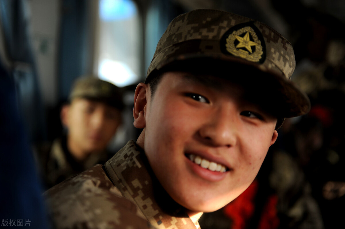 眼睛近视，不符合当兵的要求，大概需要提前多久手术？考虑这几点