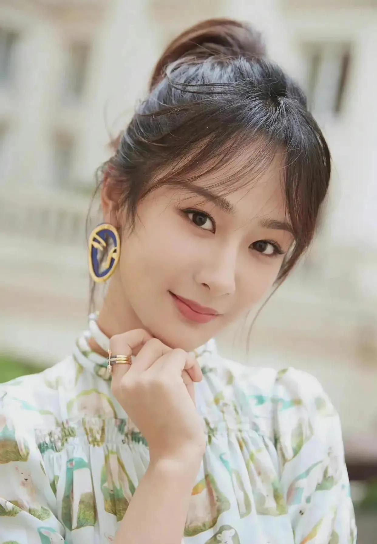 杨紫的颜值直接秒杀外国友人