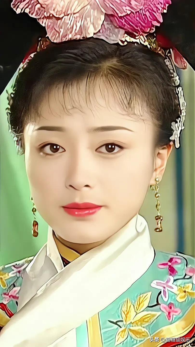 秦岚：气质高贵，明艳动人