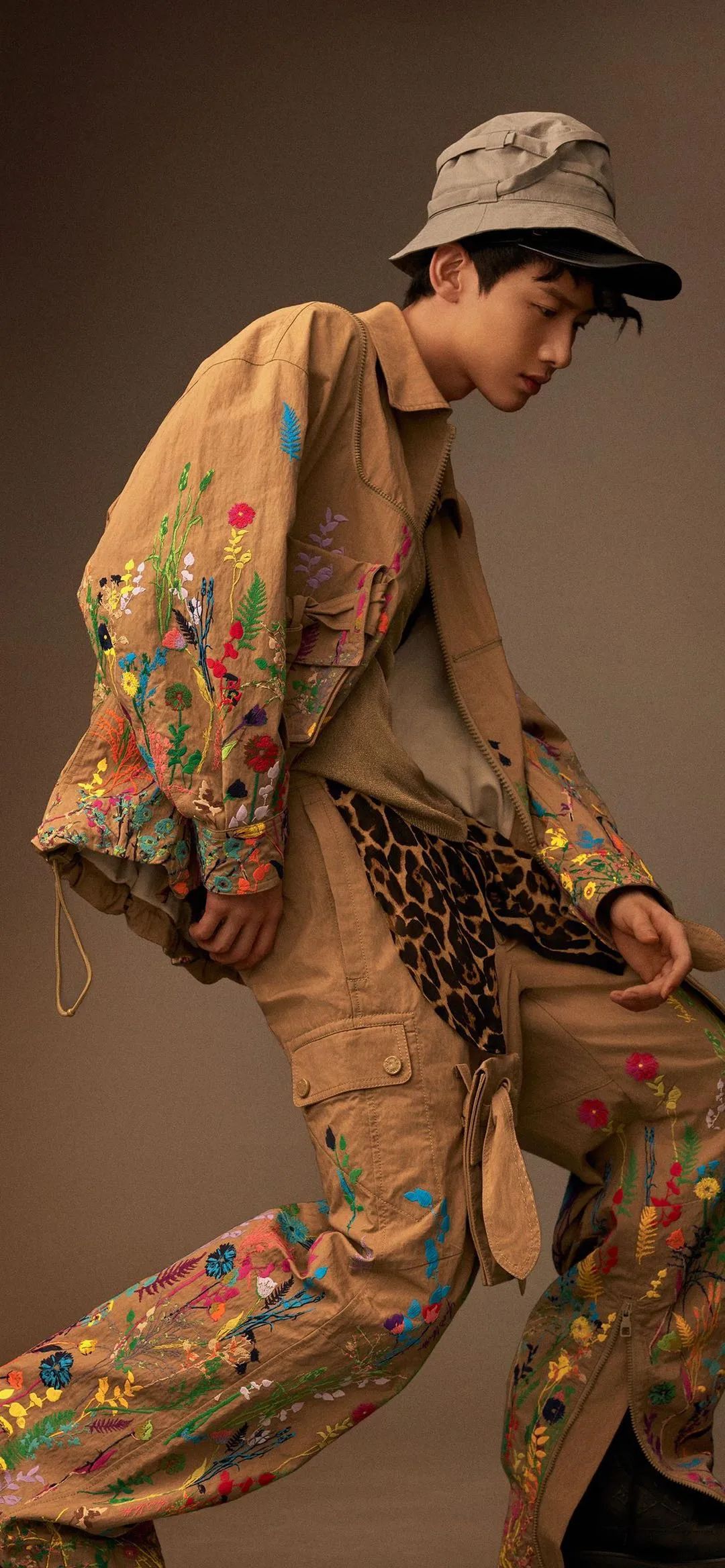 精选男明星壁纸合集｜秦霄贤｜白敬亭｜胡歌｜车银优｜陈立农