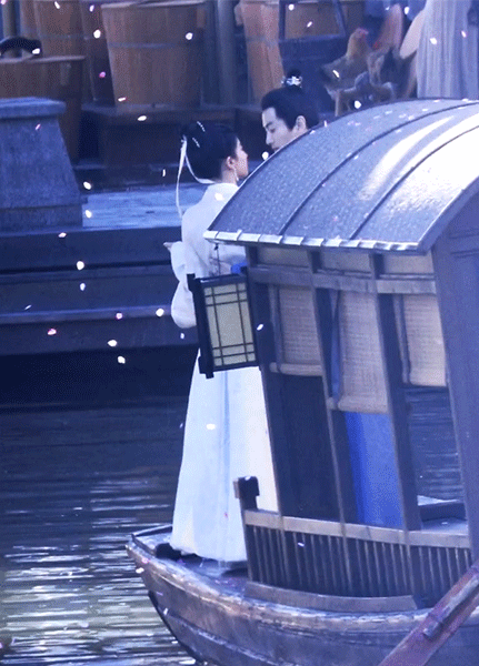 为什么你一边甜宠爱情剧《梦华录》，一边却又高喊不再相信爱情？