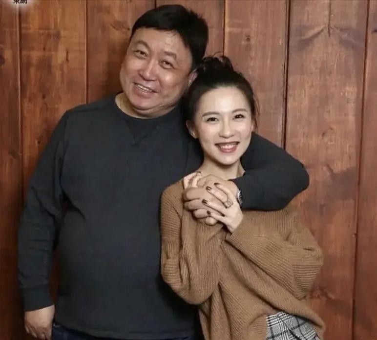 父亲是歪瓜裂枣，女儿却貌美如花？这10位星二代的长相好奇妙