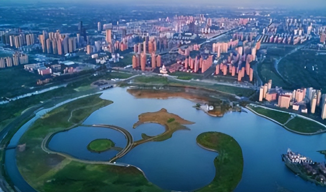 为什么年轻人怎么努力，也不属于上海，大学生究竟该怎么选择出路