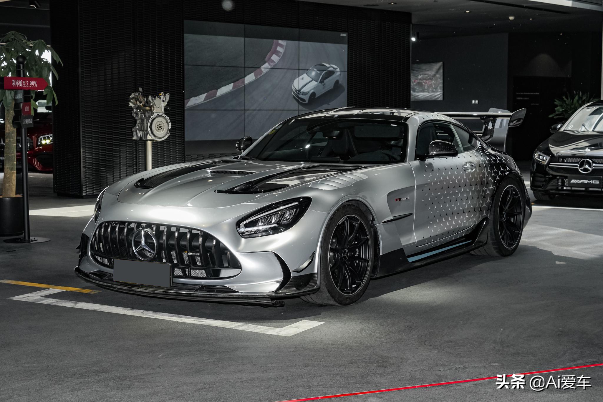 730马力破百3.2S，德系进口豪华2门2座硬顶大跑车，实拍奔驰AMG GT