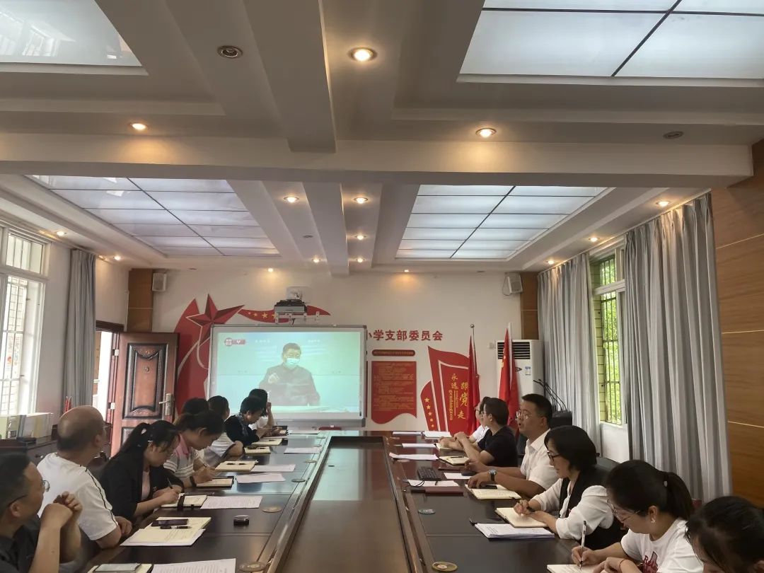 四川天府新区合江小学支部委员会开展固定党日暨党员教师学习活动