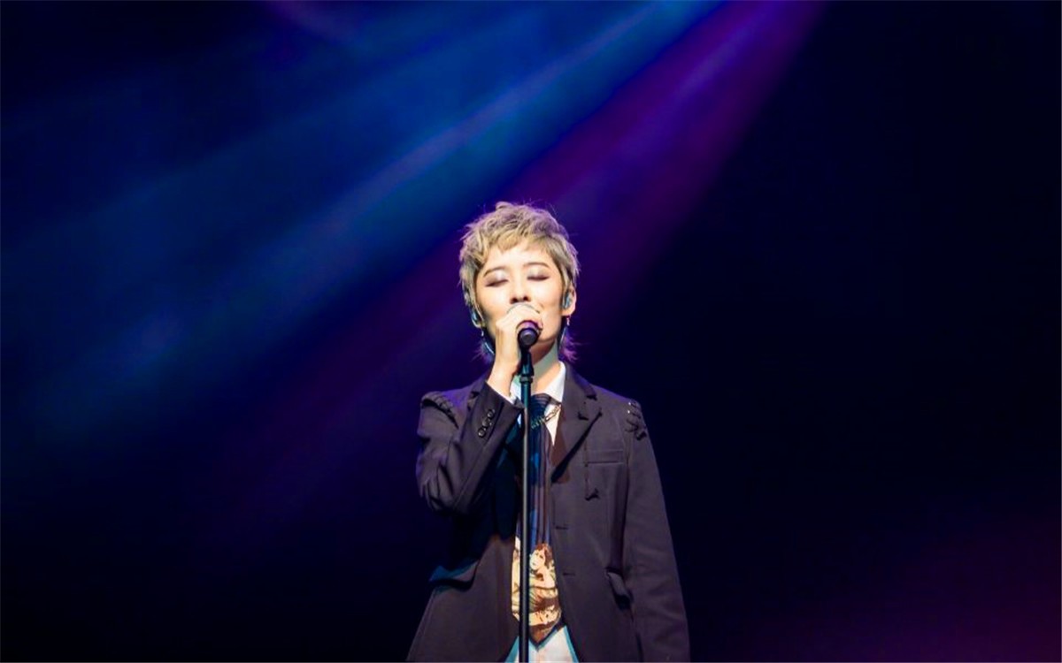 名气不大架子却不小的五位明星，几十位保镖开路，殊不知成了笑话