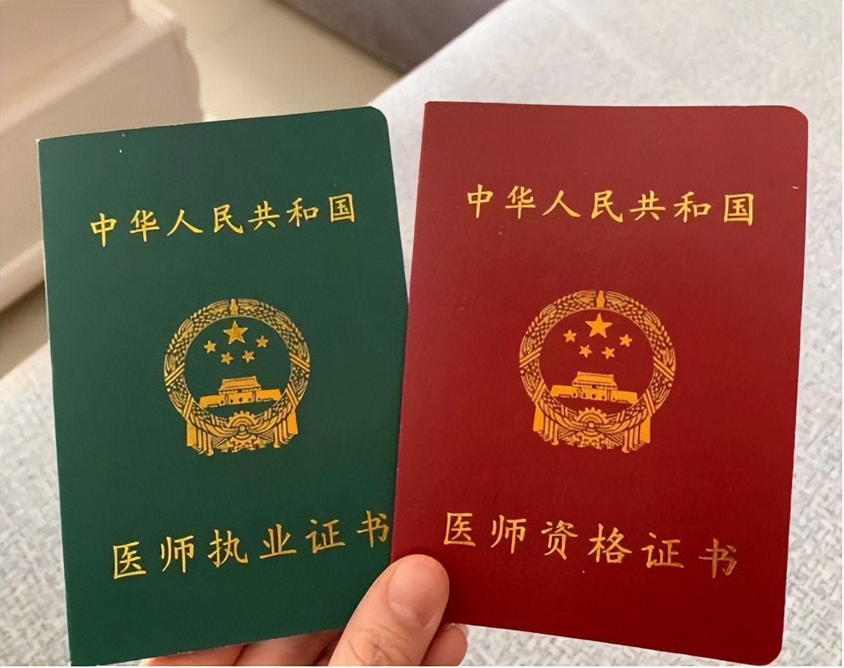 “三无学生”的辛酸：每年几十万医学生毕业，可多数人都忙着转行