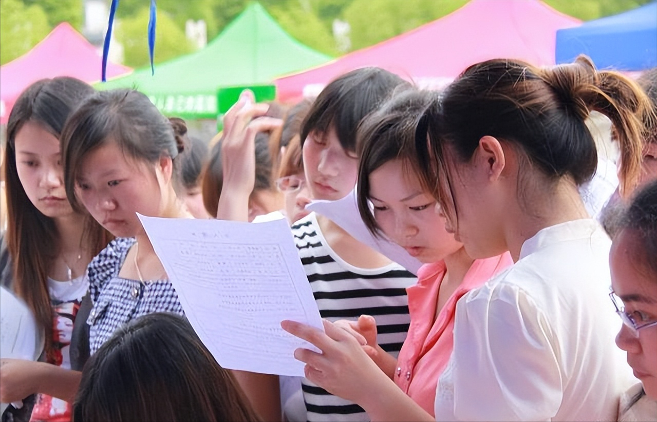 22高校毕业生平均薪资出炉，明显高于往年！学生：我还没找到工作