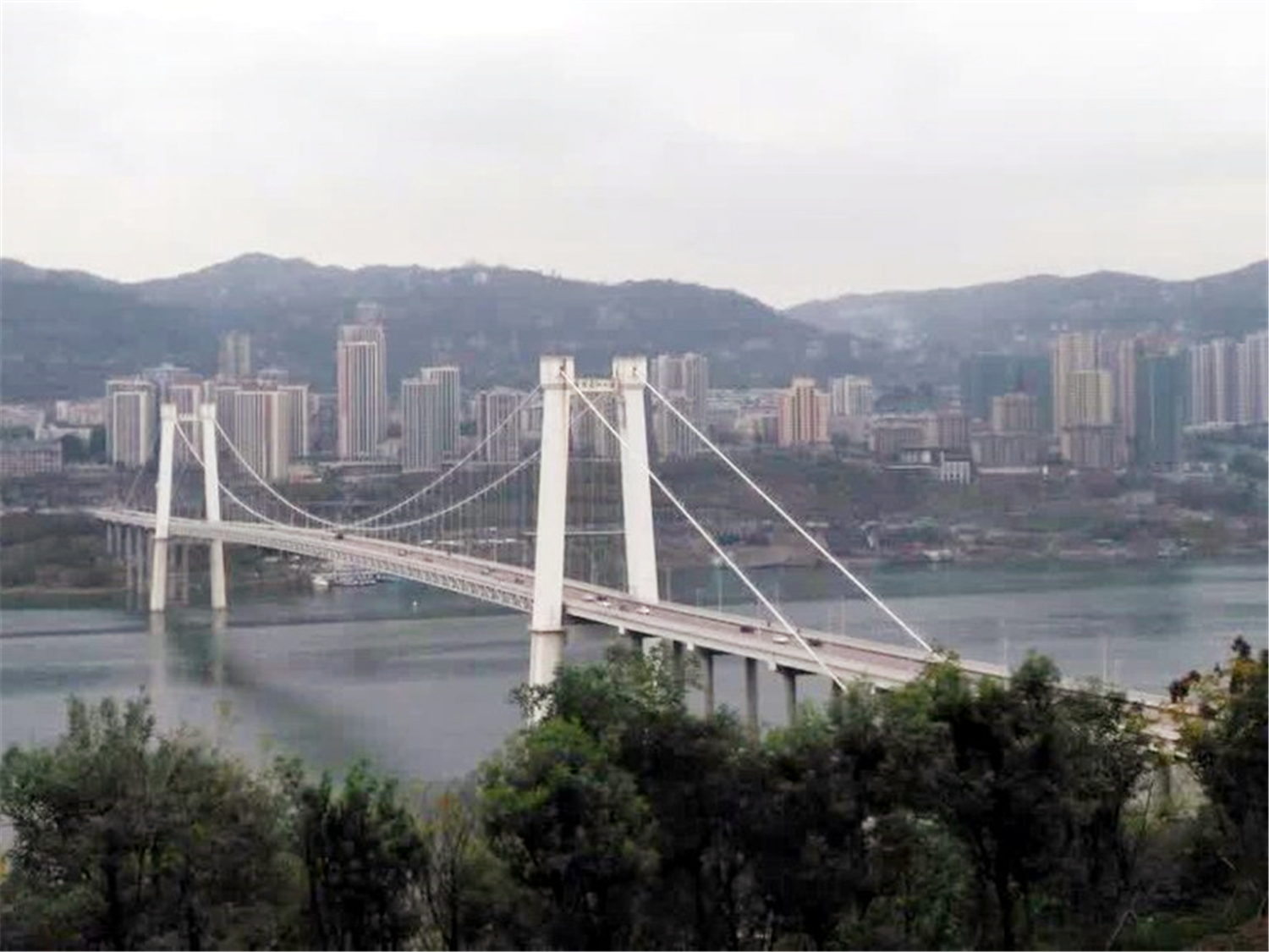 山水桥都，看重庆！20年前修建的万州长江二桥，因公交车坠江加固 – 重庆游品