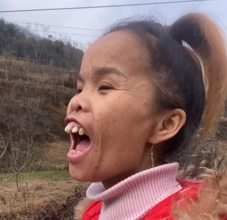 江西女子靠"丑"圈粉百万,自信程度不输凤姐,还嫁给大高个丈夫