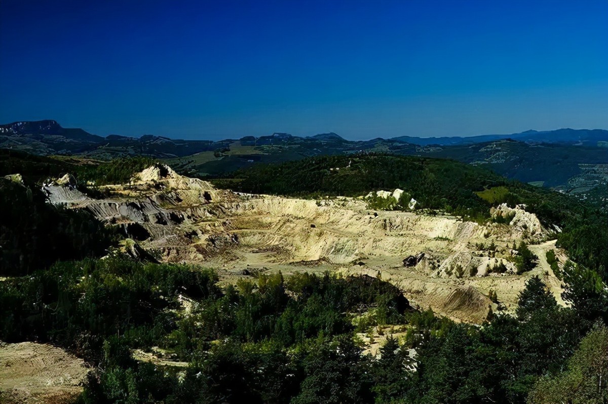 2012年，中国发现世上最大钨矿，价值千亿，英美法都想分一杯羹