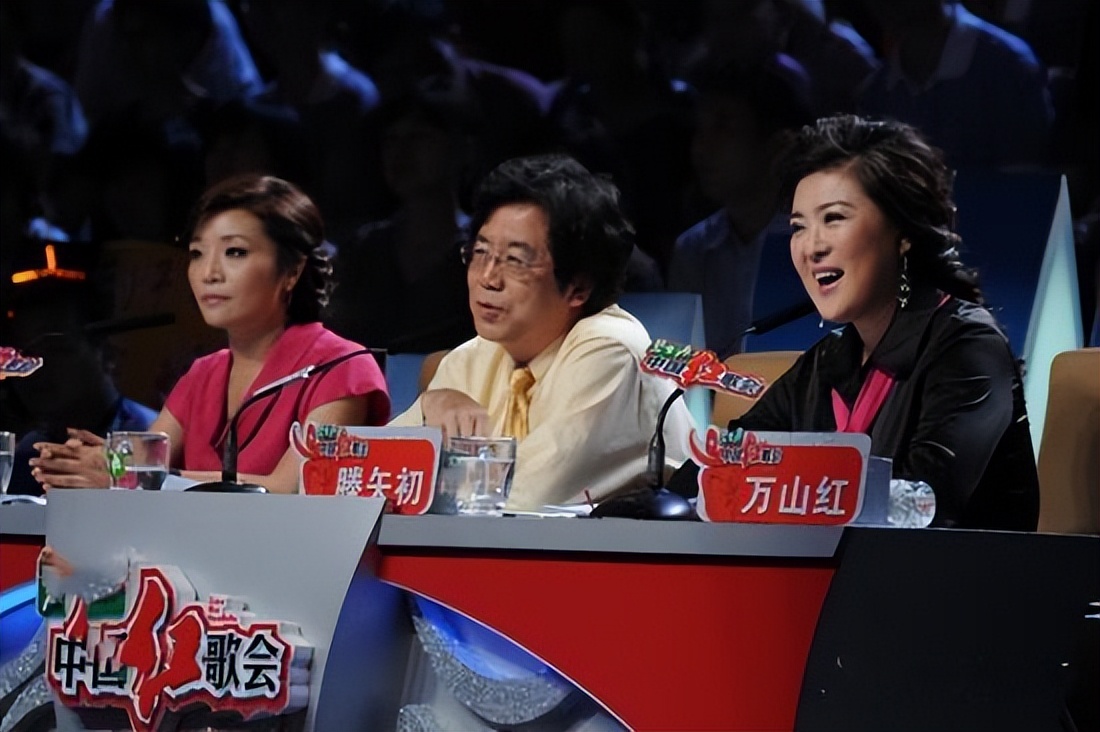 美声与民族“双料歌后”万山红，如今的她，依旧风采照人