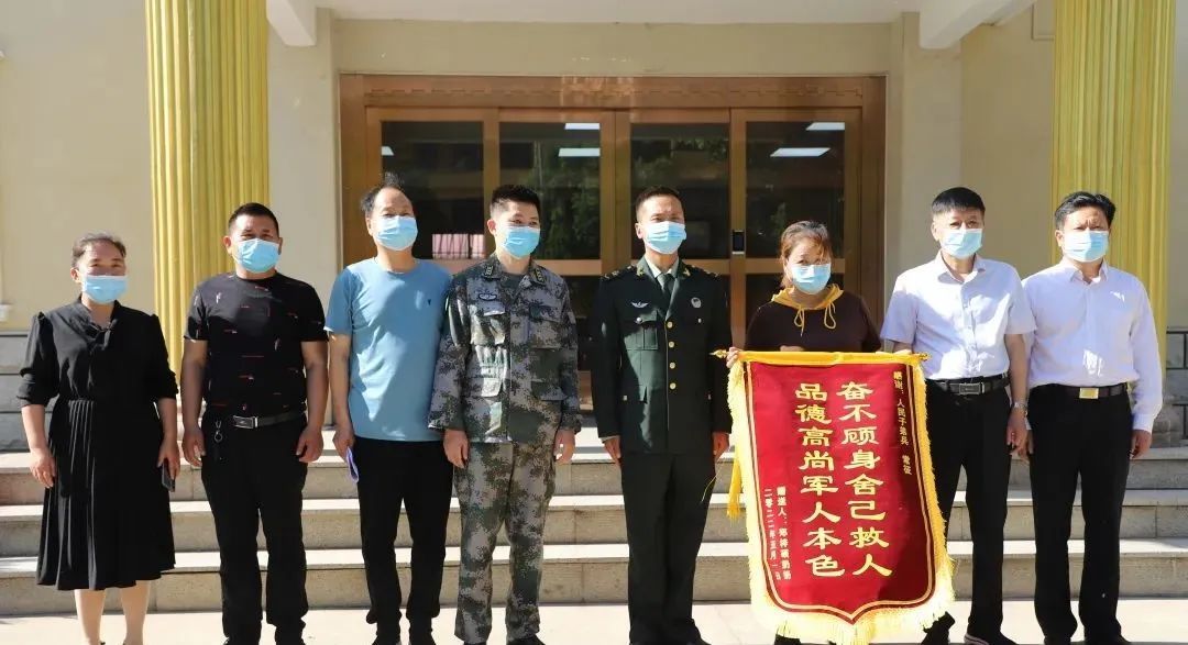 河南省西平县籍现役战士常征五一假期勇救落水儿童