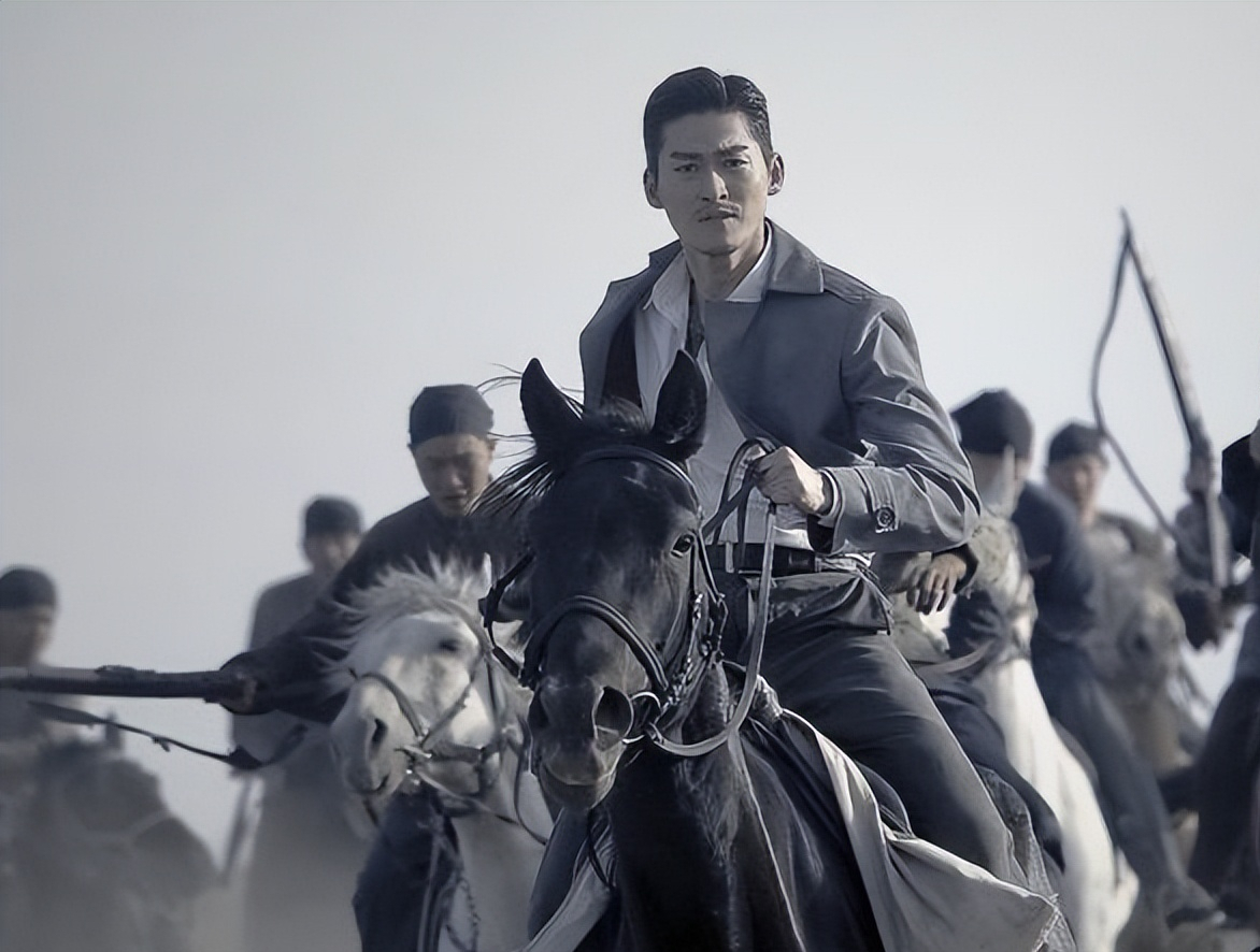 《烽烟尽处》：37岁的张翰演学生，42岁女演员却演张翰剧中的娘