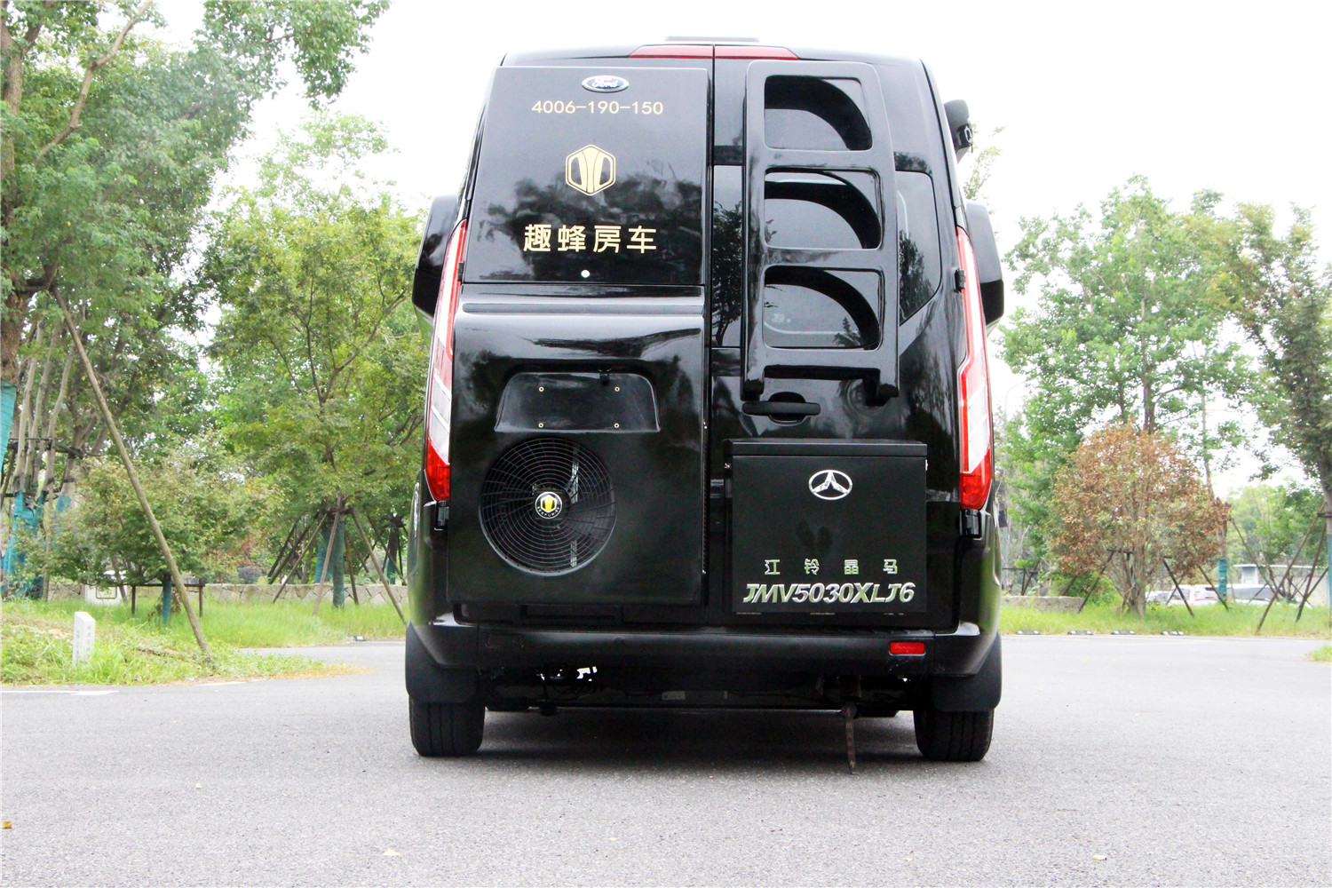 适合夫妻俩出行的房车,趣蜂B620房车,既能城市代步又能居家旅行