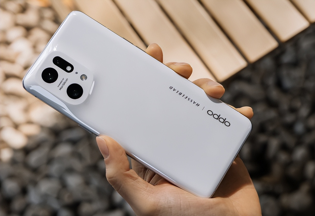 针对长续航和高性能，我本着负责任的态度，推荐这3款手机