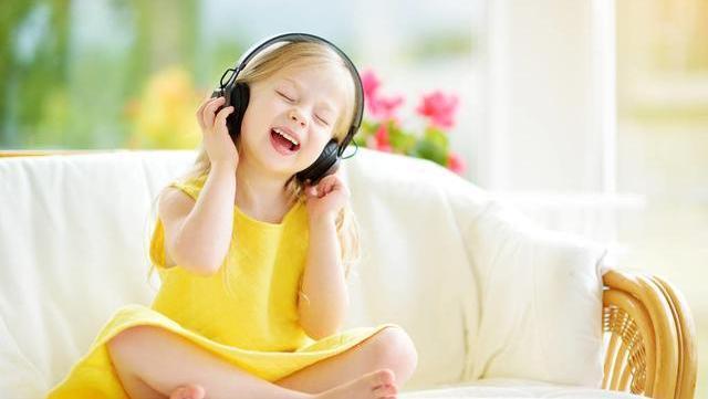 说话晚小孩(说话晚的小孩聪明吗)