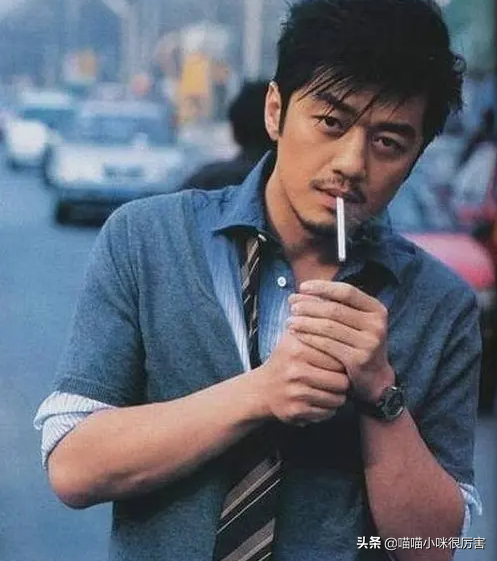 怪不得李亚鹏会娶小19岁的妻子，看了他历届的女友，就全明白了