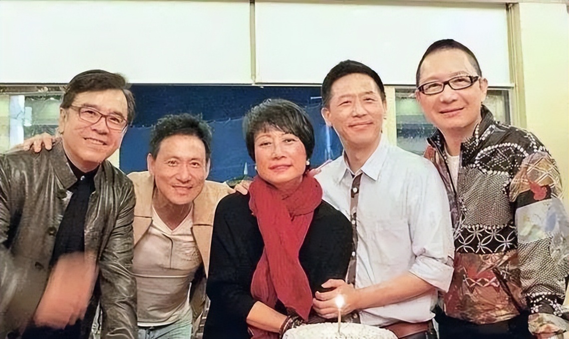 黑帮大佬的美貌女儿：有人隐姓埋名做艺人，有人父亲遗愿不进娱圈