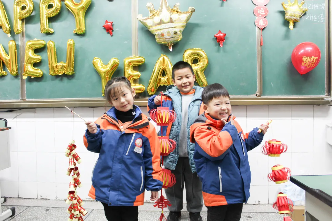 永安小学开展“爱成都·迎大运，永小娃庆元旦”活动