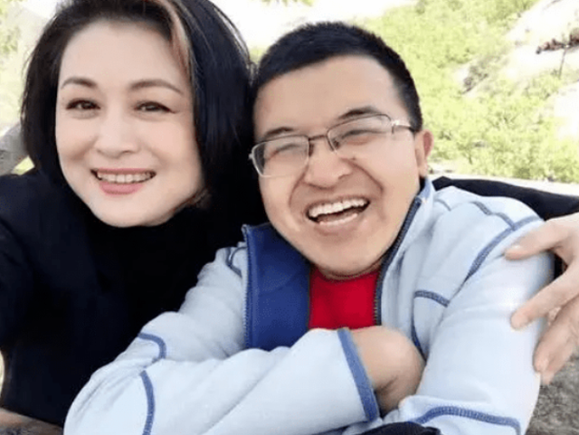 回顾2021年十二位离世的名人，每一位都让人难以割舍