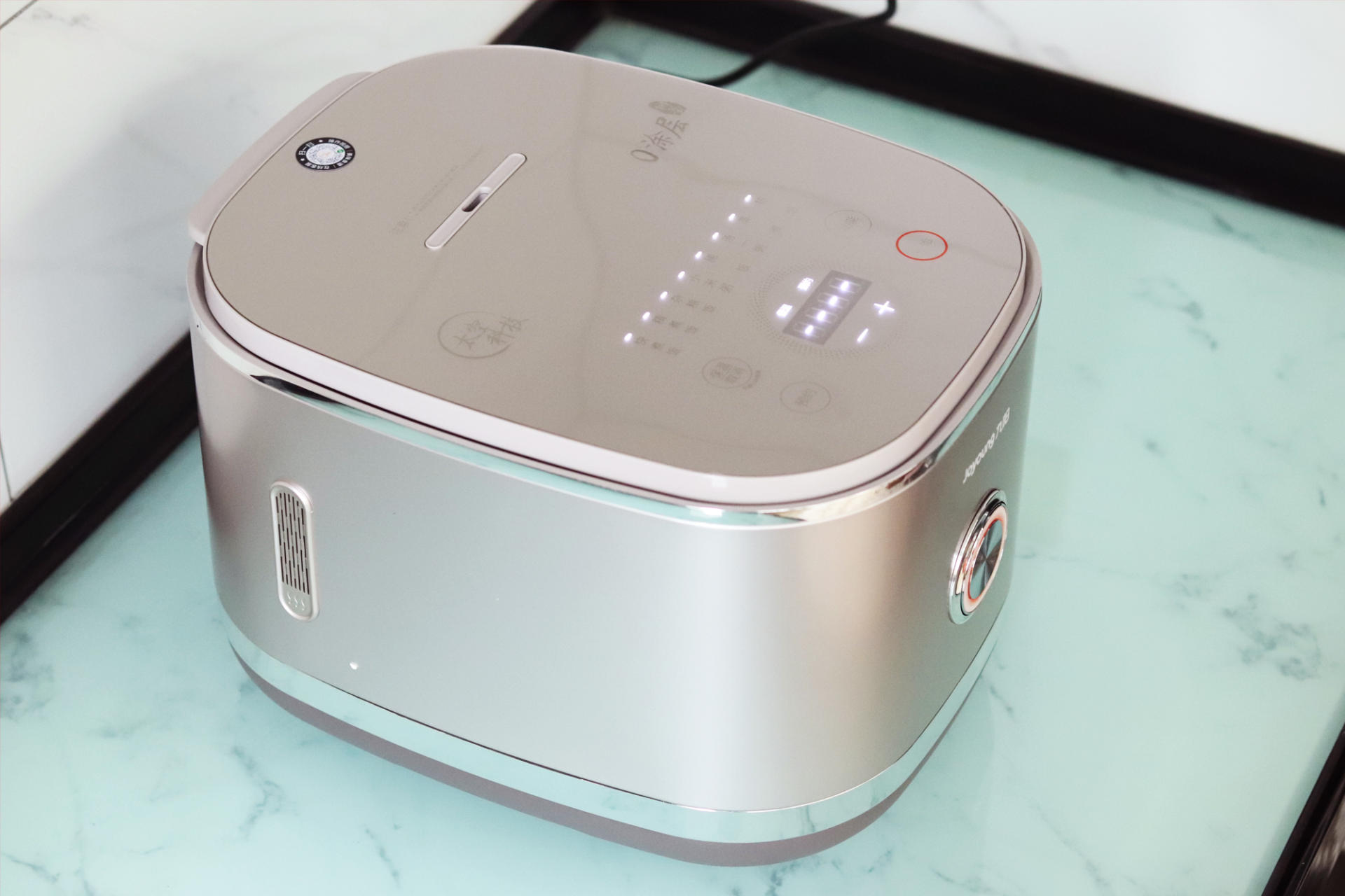 九阳0涂层电饭煲评测，配备304不锈钢内胆，告别涂层脱落危害