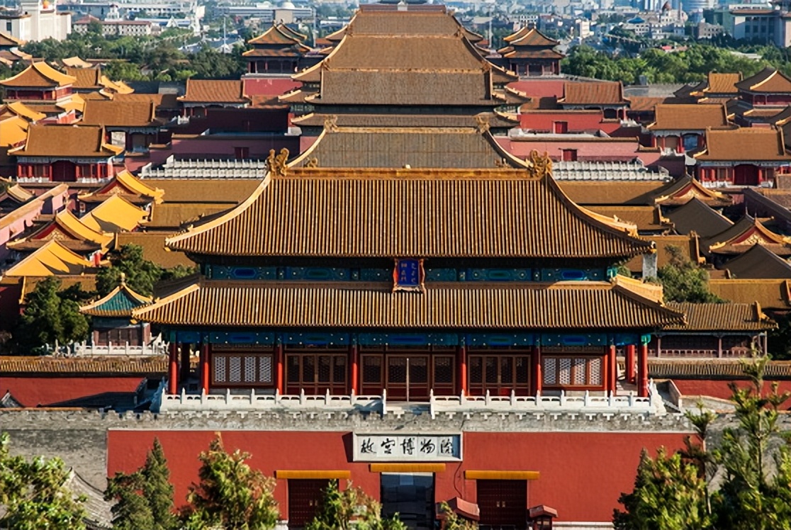 鳌拜最后一次见康熙时，突然脱掉上衣，康熙见状泪目：免其死罪