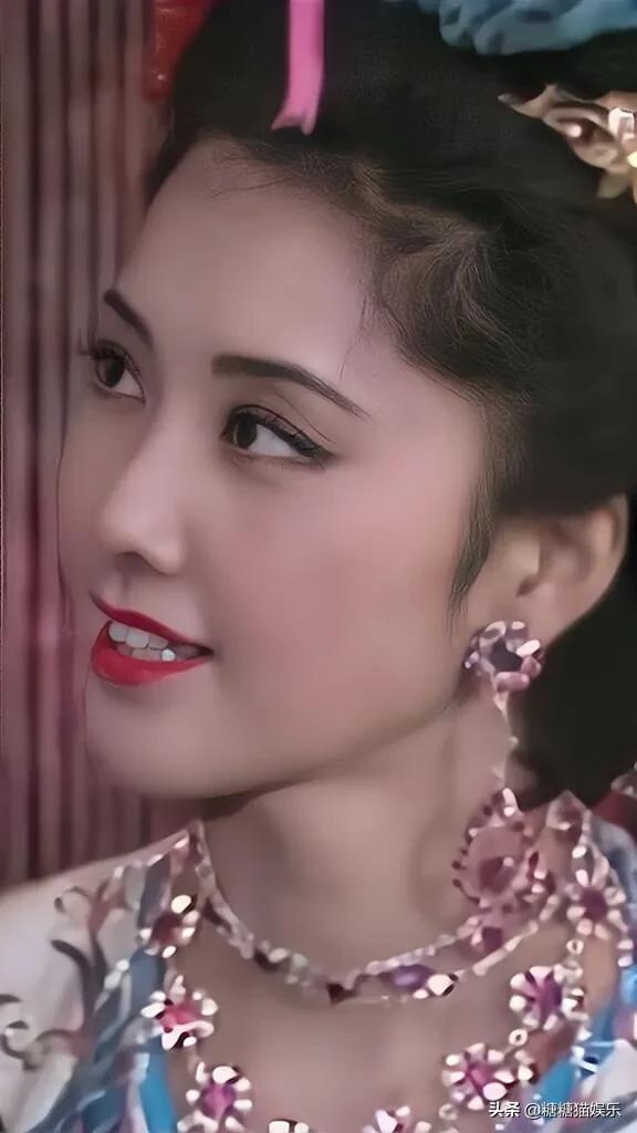朱琳：端庄优雅，气质古典