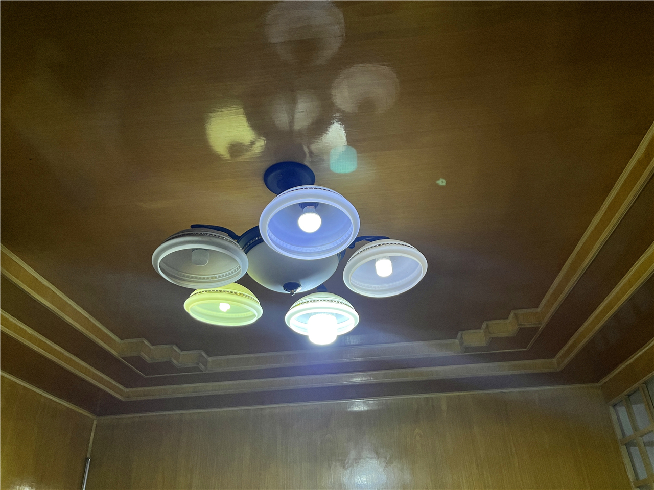 关于我用博联智能灯泡套装，把客厅改造成“迪厅”这件事