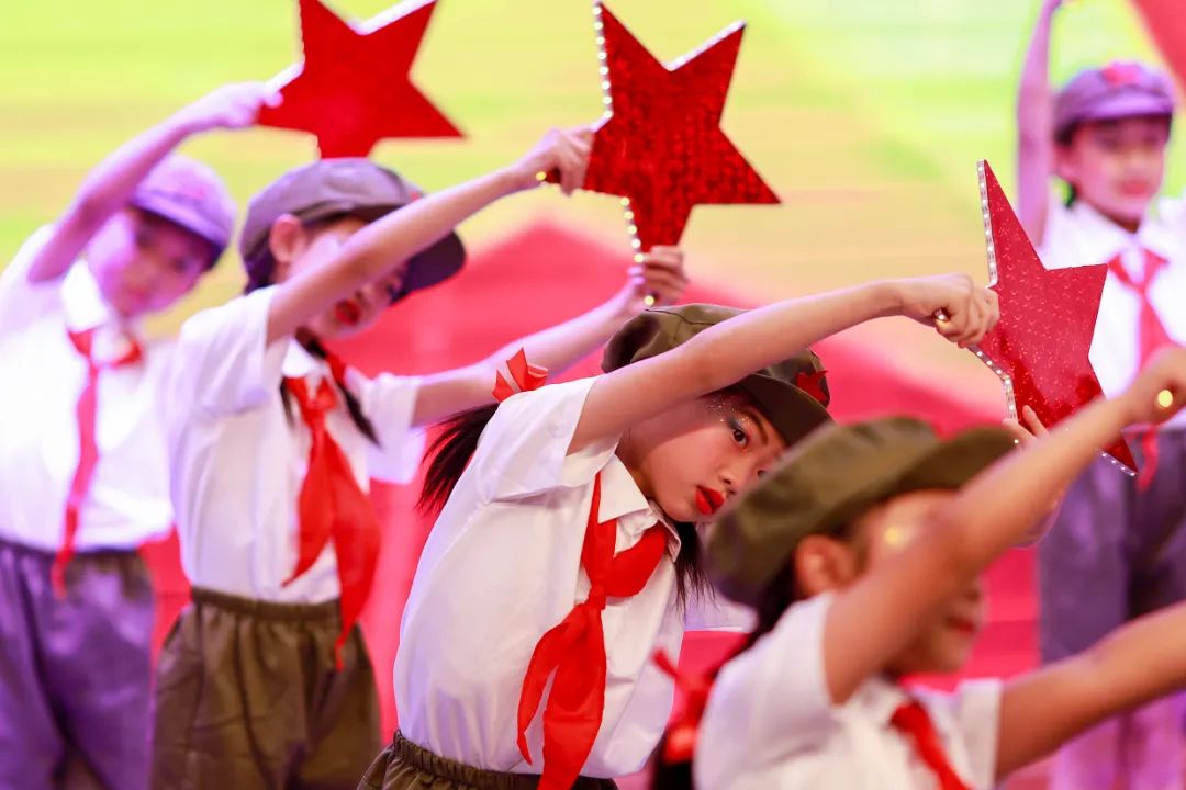 华阳实验小学举行“童星耀五月·艺术绽花开”群舞比赛（续）