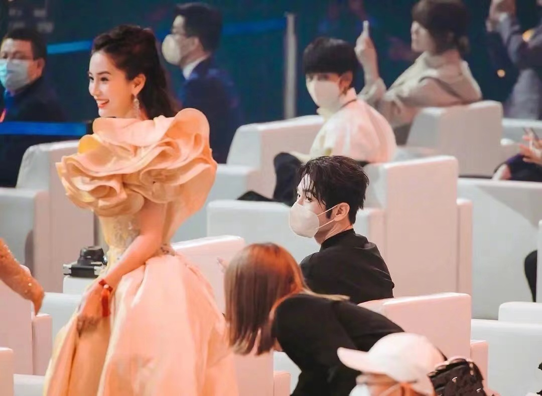 离婚还能做朋友，聚会度假遛孩子，这5对离异明星夫妻，还有往来