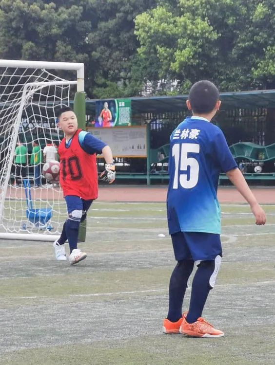 双流区迎春小学举行第七届校园足球班级联赛暨啦啦操比赛颁奖仪式