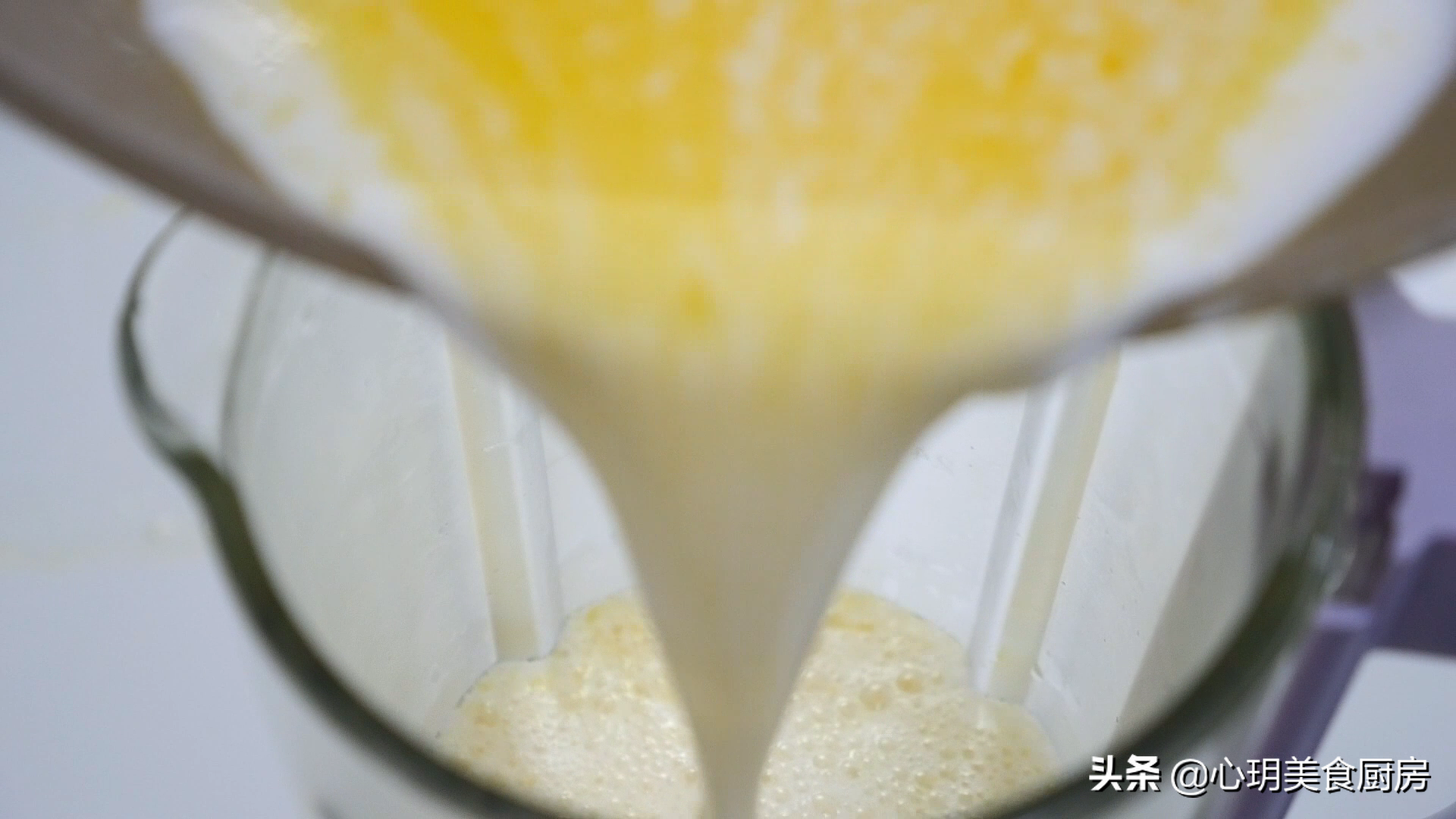 在家怎么自制奶油？只需要2样材料，就能成功制作奶油，太简单了