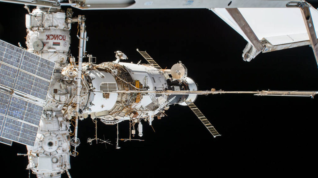 ���칬�ռ�վ֮����һ���ٶּ��ռ�վ���࣬���߶ԱȻ������