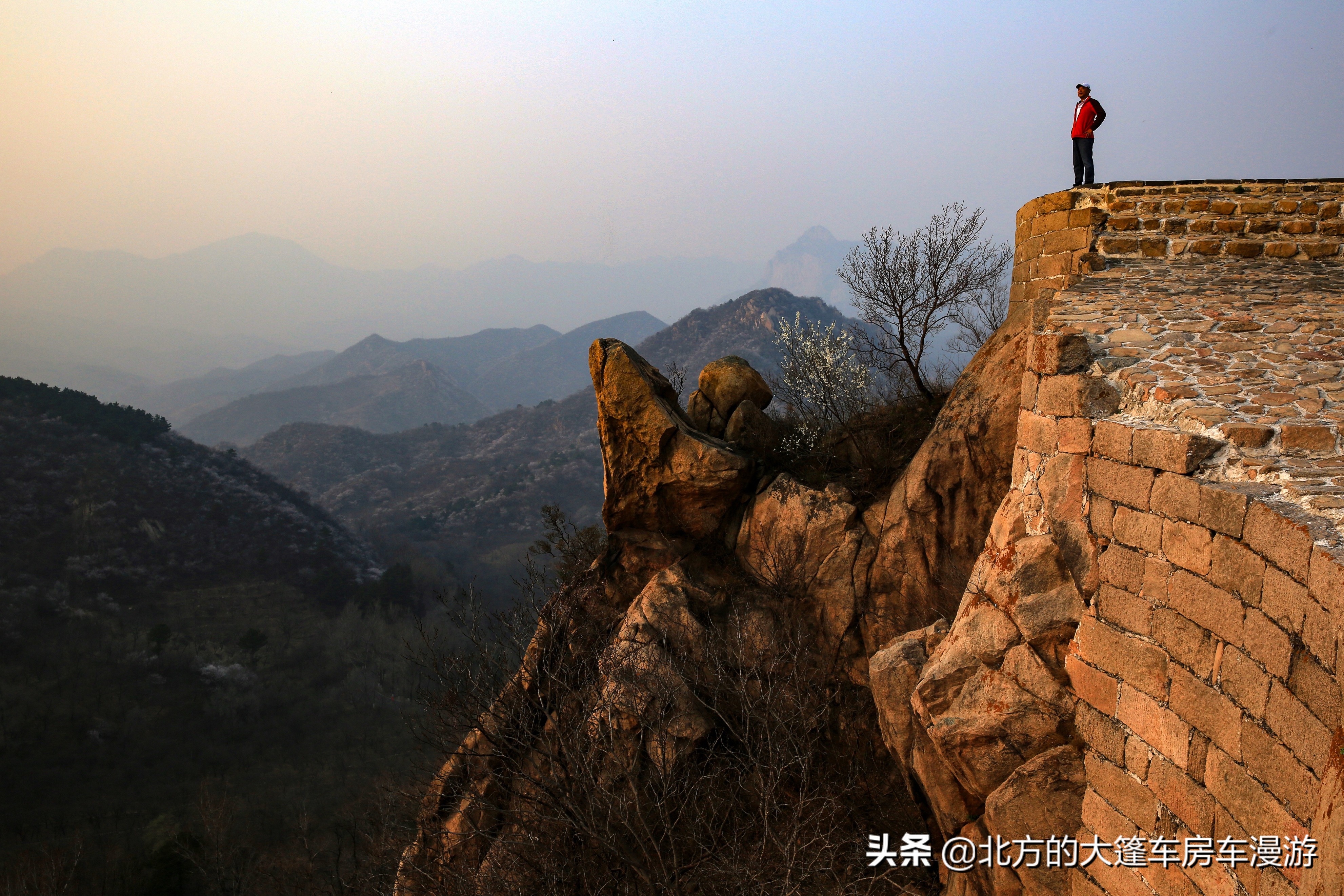 走过北京春天最美的盘山公路去那山桃花盛开的地方——龙泉峪长城