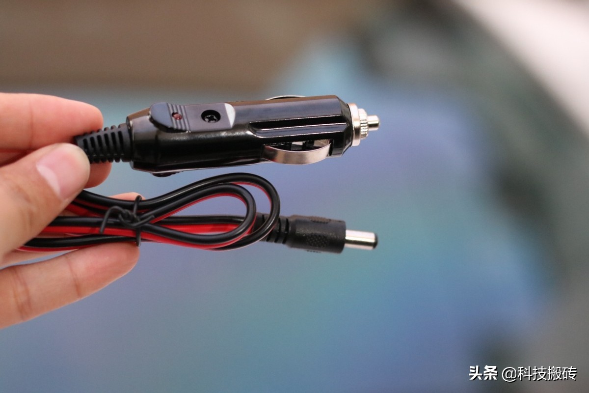 不用充电就能给汽车打火？Autowit超级电容启动电源评测