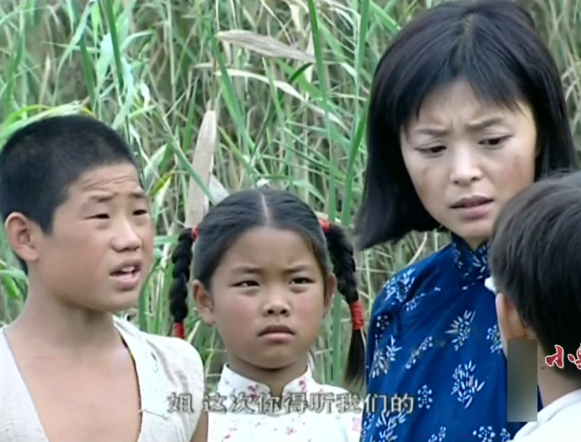 王莎莎和一名要好的朋友脱颖而出,被送到了乡下体验生活