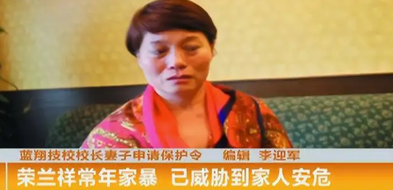 送妻女入狱，跨省打岳父，起底蓝翔创始人一地鸡毛的家族恩怨