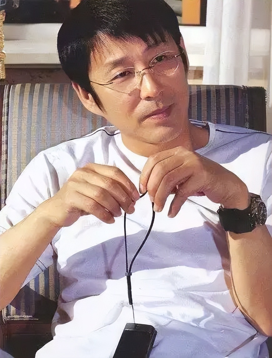 陈道明：娶央视主持人恩爱40年，和妻子互相成就，女儿是他的骄傲