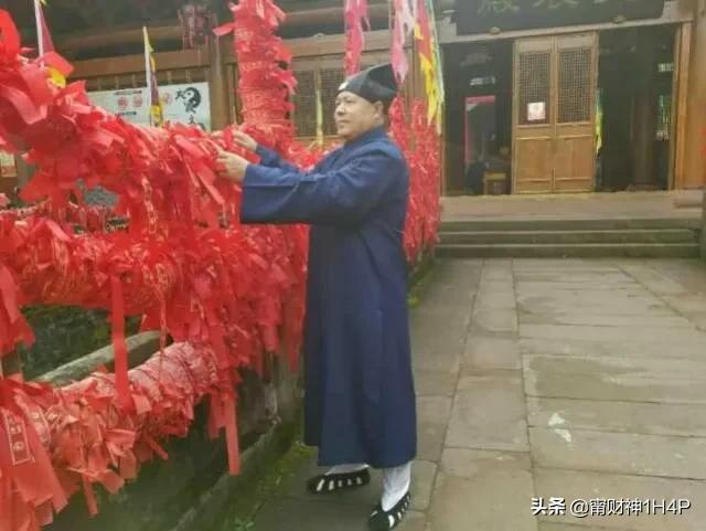 从商业帝国的坍塌看“损有余，补不足”的天道