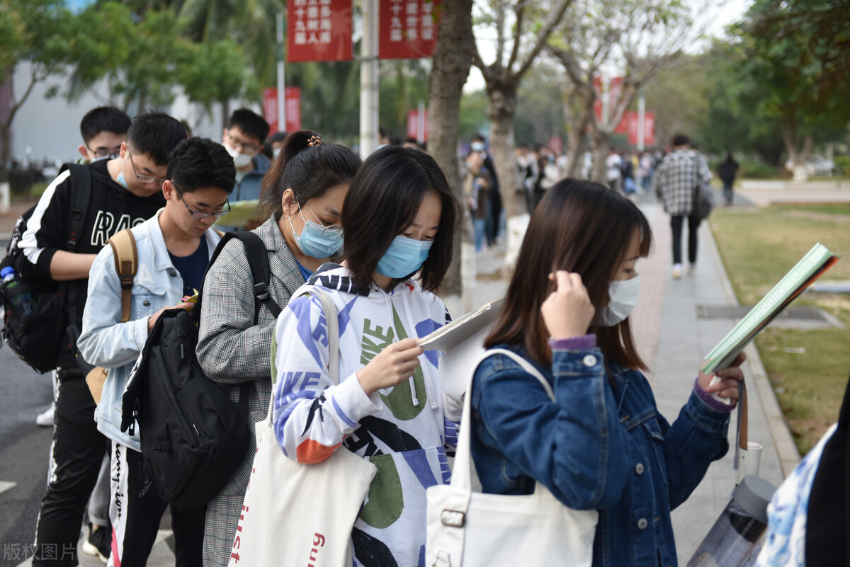 这些学校初试占比高达70%！考研择校注意，初、复试占比很关键