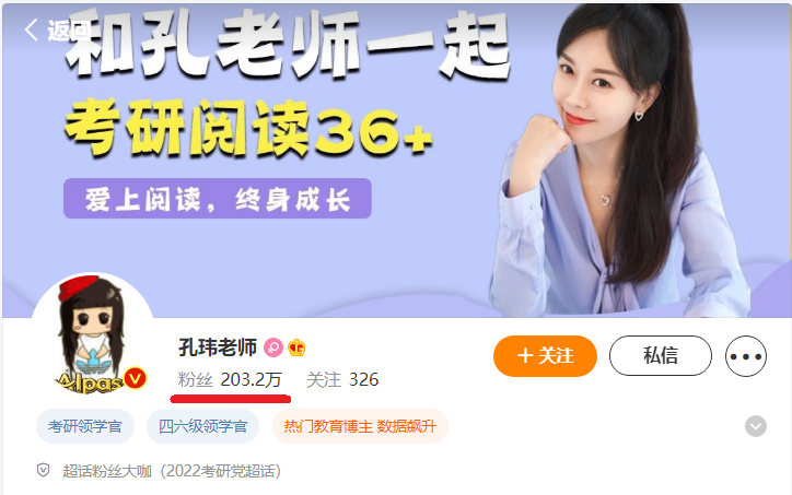 中南再现女神教师：肤白貌美大长腿，上课座无虚席，有颜又有才