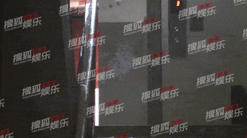 周冬雨酒店亲密照曝光，闺蜜床边偷拍。