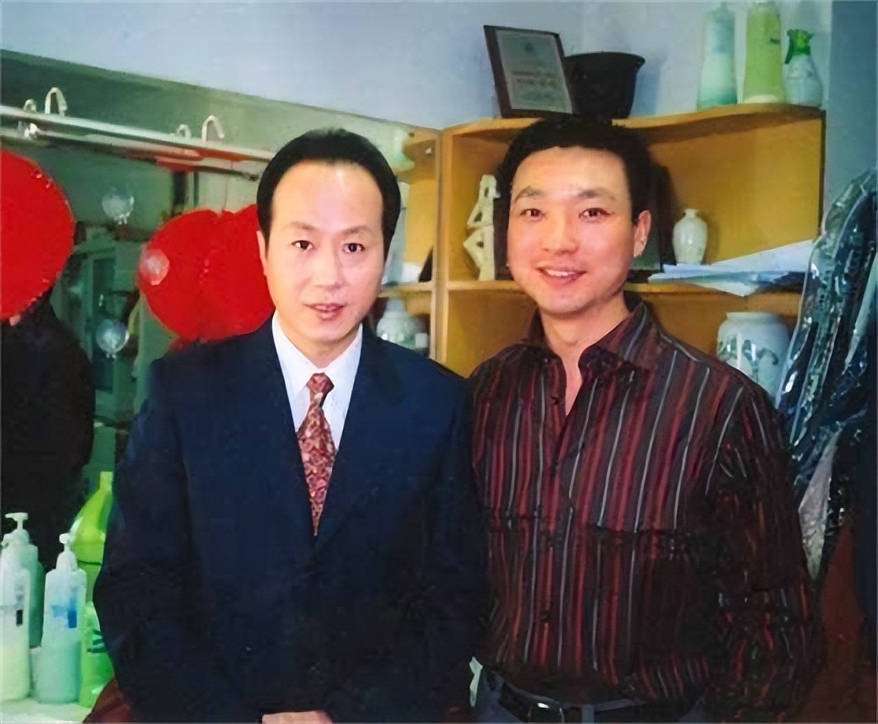 在丈夫罗京的葬礼上哭晕,7年后嫁给富商,刘继红后来怎么样了?