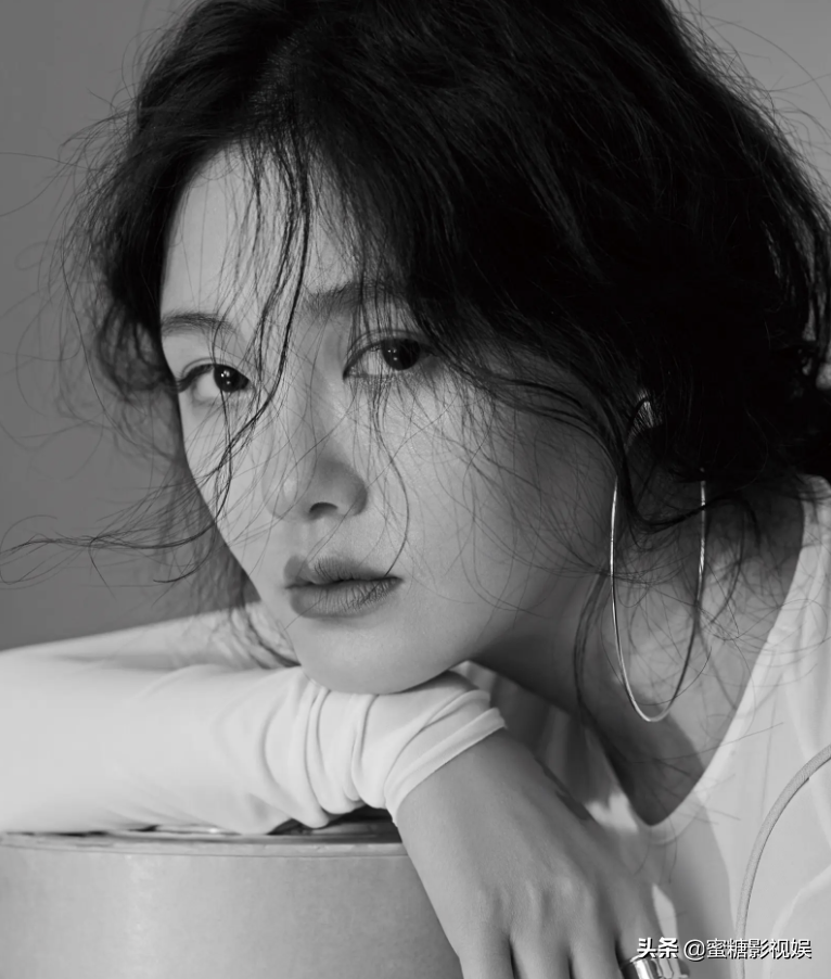 大S颜值回春，与具俊晔的婚纱照，被调侃“美S和她的光头保镖”