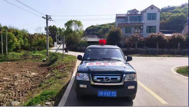 查螺滅螺進(jìn)行時(shí) 陽新縣有序進(jìn)行“血吸蟲殲滅戰(zhàn)”