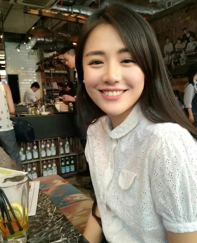 马思纯嫣然一笑