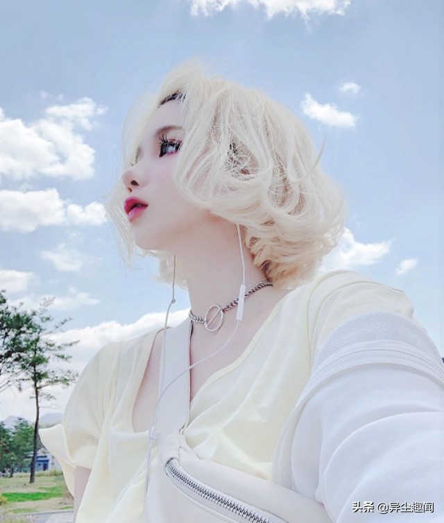 真人芭比娃娃、短发精灵系美女「白皙完美侧颜」爆红全网