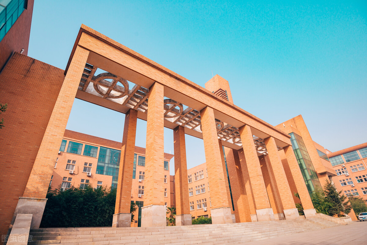 高中毕业后，直接踏入社会发展，选对这四条路，不比大学生发展差