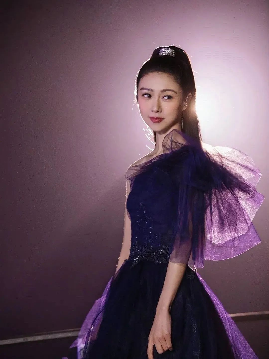 复古港式回潮，只差一头水波纹卷发